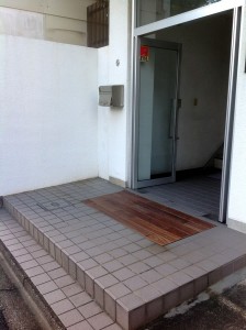 さすがはチーク！雨風にさらされ、汚れは目立つもののチークとしての存在感は別格。良いものを見させて頂きました。